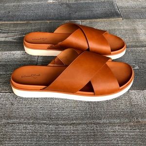 Universal Thread Sandals - Brand New - Size 8.5